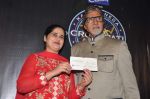 Sunmeet Kaur, Amitabh Bachchan wins 5 crores on the sets of Kaun Banega Crorepati in Mumbai on 5th Jan 2013 (48).JPG